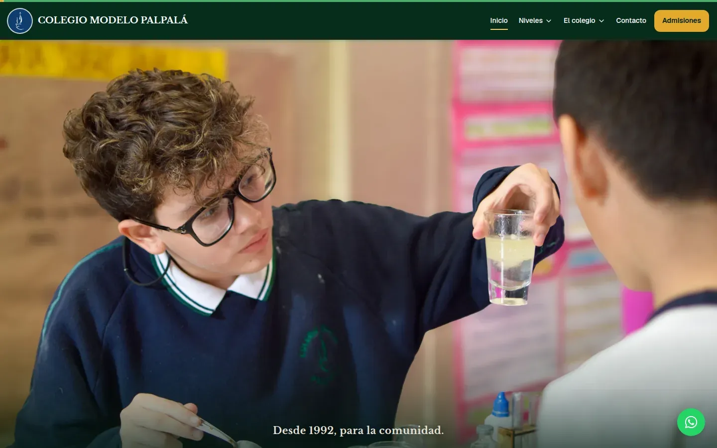 Inicio del sitio nuevo del Colegio Modelo Palpalá: foto de un estudiante de secundaria en el laboratorio, menú oscuro con botón de Admisiones y la frase "Desde 1992, para la comunidad".