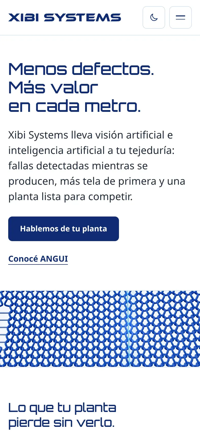 Sitio nuevo de XIBI en un celular: titular, botón de contacto y la tira de tejido en 3D.